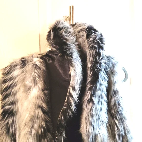 Black and White Striped Fur Vest - Picture 7 of 7
